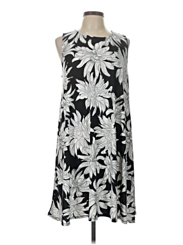 Harlow & Rose Casual Dress (view 1)