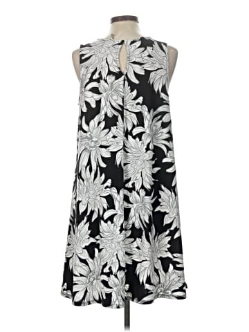 Harlow & Rose Casual Dress (view 2)