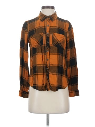 Maurices Long Sleeve Button-Down Shirt (view 1)