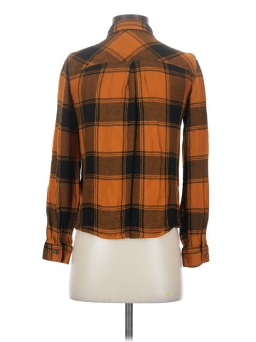 Maurices Long Sleeve Button-Down Shirt (view 2)