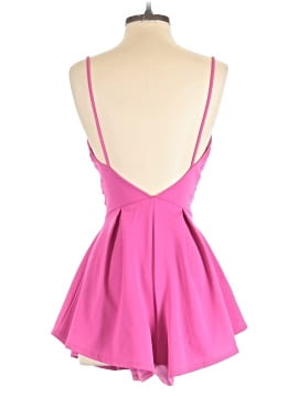 Fashion Nova Women's Cocktail Dresses On Sale Up To 90% Off Retail | ThredUp