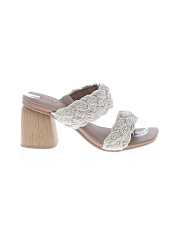 Universal Thread Heels (view 1)