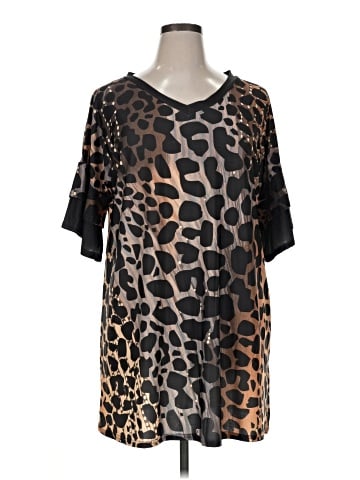 Lily by Firmiana Short Sleeve T-Shirt (view 1)