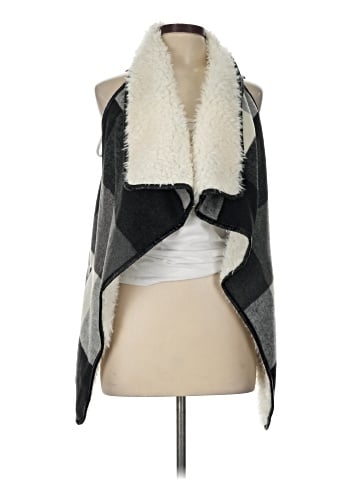 Me Jane Faux Fur Vest (view 1)