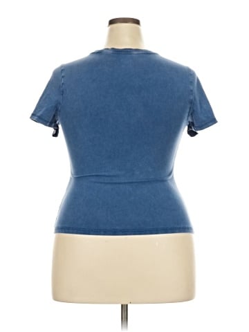 Scoop Short Sleeve T-Shirt (view 2)