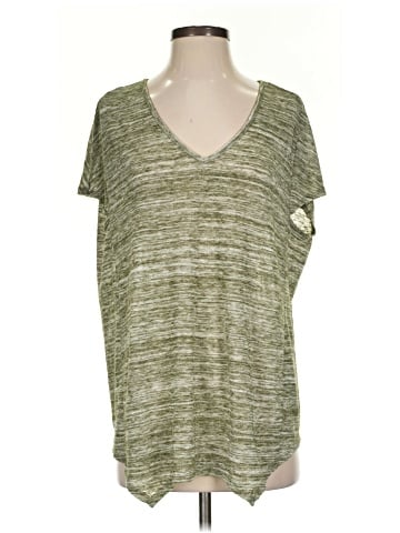 Lisa Rinna Short Sleeve T-Shirt (view 1)