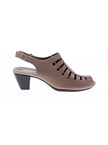 Munro American Heels (view 1)