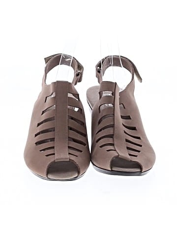 Munro American Heels (view 2)