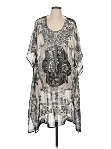 Lucky & Coco Poncho (view 1)