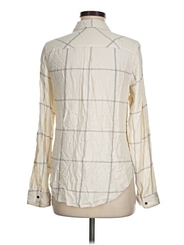 Maurices Long Sleeve Button-Down Shirt (view 2)
