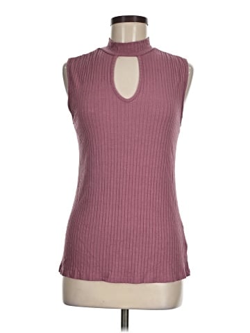 Jennifer Lopez Sleeveless Top (view 1)