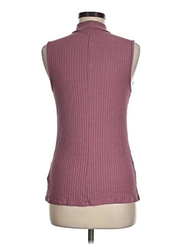 Jennifer Lopez Sleeveless Top (view 2)