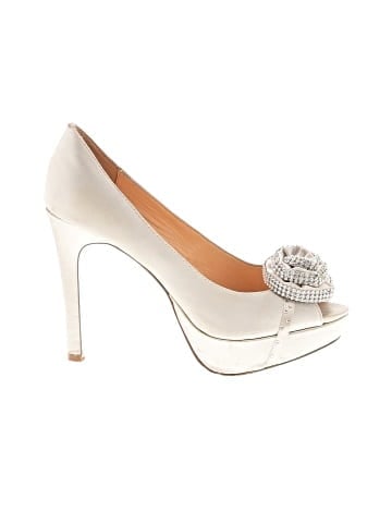 Pour La Victoire Heels (view 1)