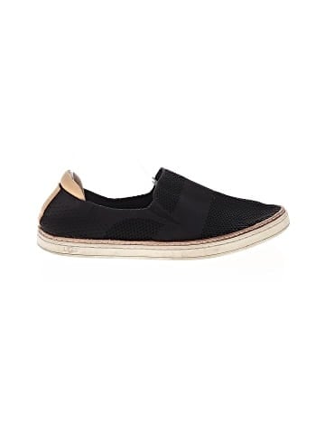 Ugg Flats (view 1)