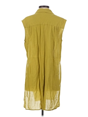 Hem & Thread Sleeveless Button-Down Shirt (view 2)