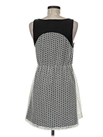 Romeo & Juliet Couture Sleeveless Top (view 2)