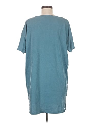 Victoria's Secret Short Sleeve T-Shirt (view 2)