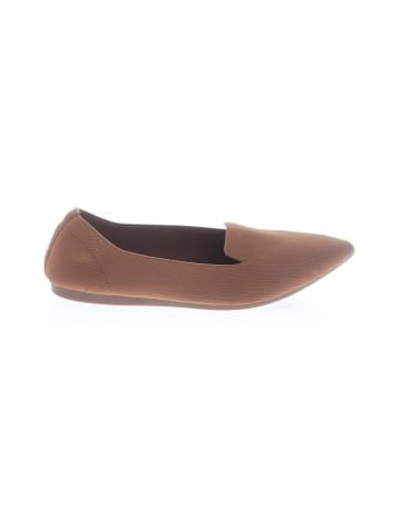 Unbranded Flats (view 1)