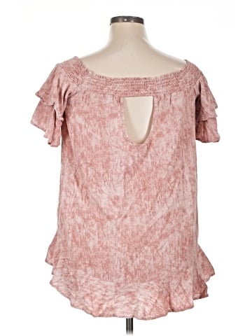 Romeo & Juliet Couture Short Sleeve Blouse (view 2)