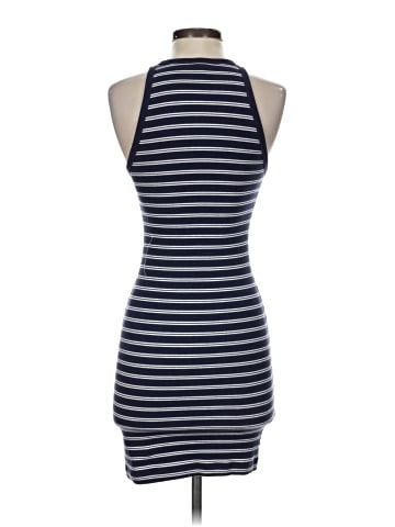 Old Navy Casual Dress (view 2)