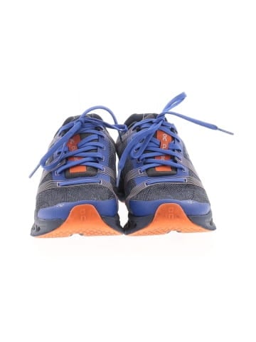 On Cloud Sneakers (view 2)