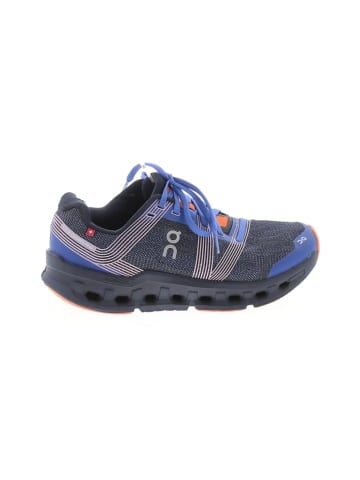 On Cloud Sneakers (view 1)