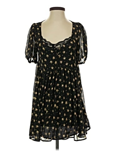 Urban Outfitters Casual Dress (view 1)