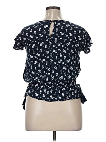 Xhilaration Short Sleeve Blouse (view 2)