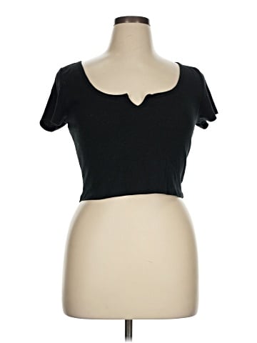 colsie Short Sleeve T-Shirt (view 1)