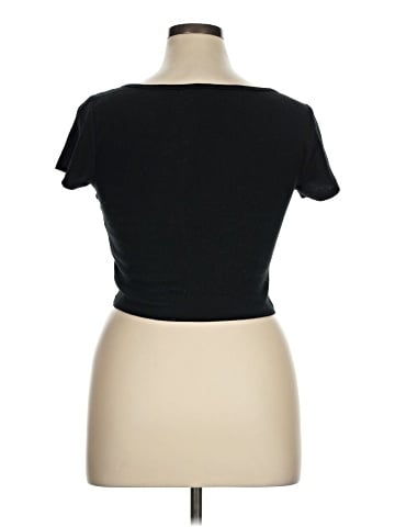 colsie Short Sleeve T-Shirt (view 2)