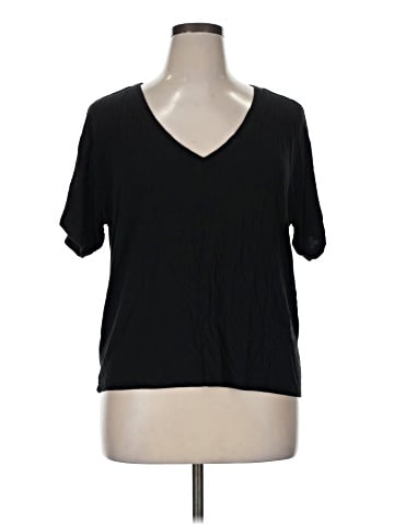 Victoria's Secret Short Sleeve T-Shirt (view 1)