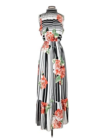 Betsey's Boutique Shop Casual Dress (view 1)