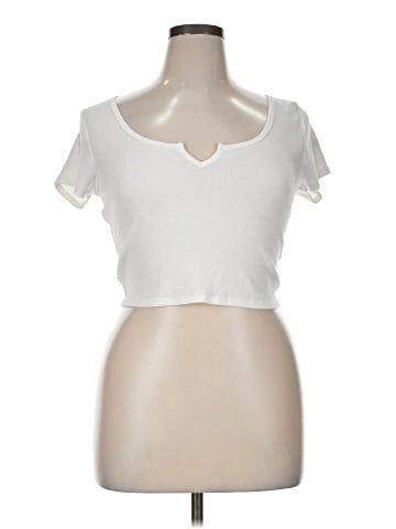 colsie Short Sleeve T-Shirt (view 1)