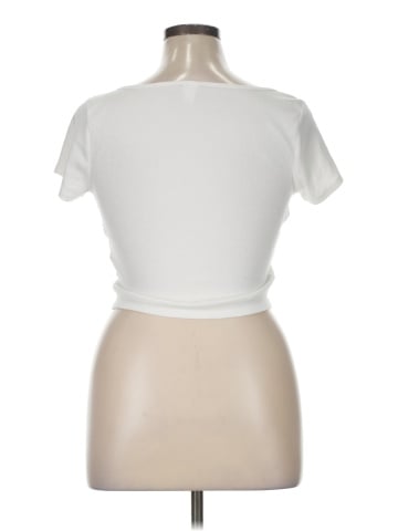 colsie Short Sleeve T-Shirt (view 2)