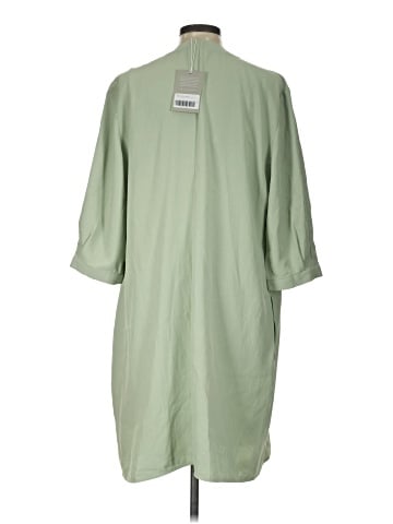 Everlane Raincoat (view 2)