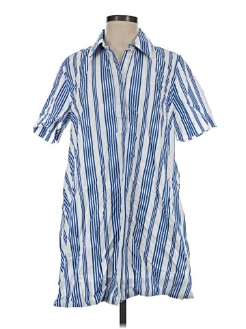 Old Navy Short Sleeve Button-Down Shirt (view 1)