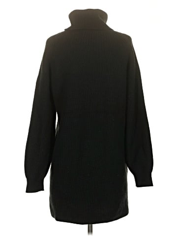 Uniqlo Turtleneck Sweater (view 2)
