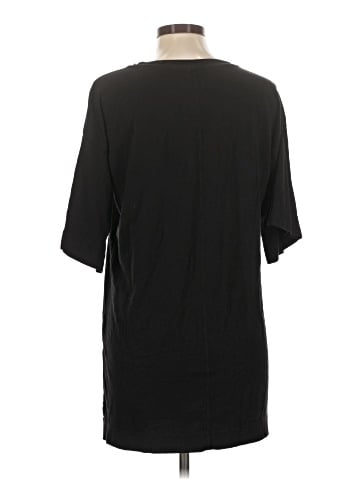Uniqlo Short Sleeve T-Shirt (view 2)