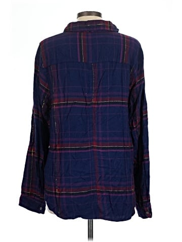 Maurices Long Sleeve Button-Down Shirt (view 2)
