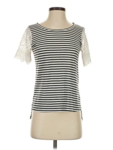 Romeo & Juliet Couture Short Sleeve Top (view 1)