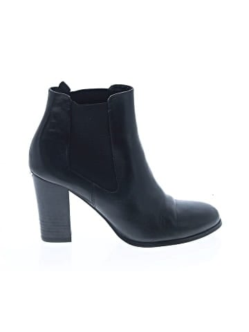 MICHAEL Michael Kors Ankle Boots (view 1)