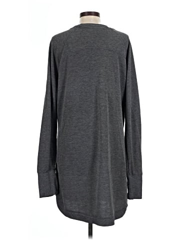 Liz Lange Maternity Long Sleeve T-Shirt (view 2)