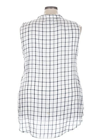 Max Jeans Sleeveless Button-Down Shirt (view 2)