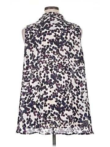 Nic + Zoe Sleeveless Button-Down Shirt (view 2)