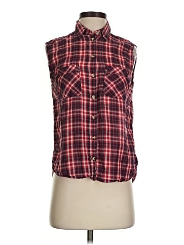 BDG Sleeveless Button-Down Shirt (view 1)
