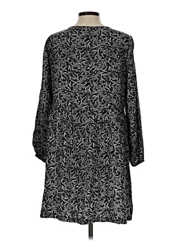 Old Navy Casual Dress (view 2)