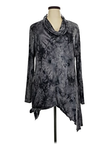 Cha Cha Vente Long Sleeve Top (view 1)
