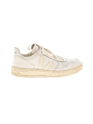 VEJA Sneakers (view 1)