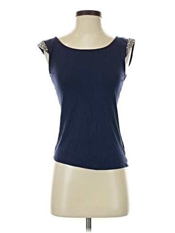 Jennifer Lopez Sleeveless Top (view 1)