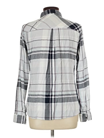 Maurices Long Sleeve Button-Down Shirt (view 2)